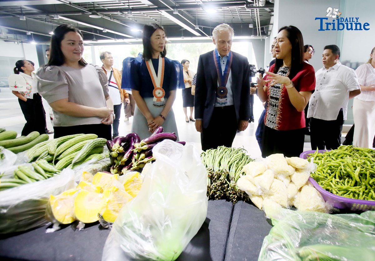 Officials visit booths promoting healthy lifestyle at 2025 Obesity Summit
On Monday, September 8, 2025, Royal Danish Embassy Ambassador Franz-Michael Mellbin and Quezon City Mayor Joy Belmonte, together with Novo Nordisk Pharmaceuticals Philippines Inc. General Manager Wei Sun, DepEd Assistant Secretary Georgina Ann Hernandez-Yang, and other local officials, visited various booths promoting a healthy lifestyle and combating obesity during the 2025 Obesity Summit at the Quezon City M.I.C.E. Center.
