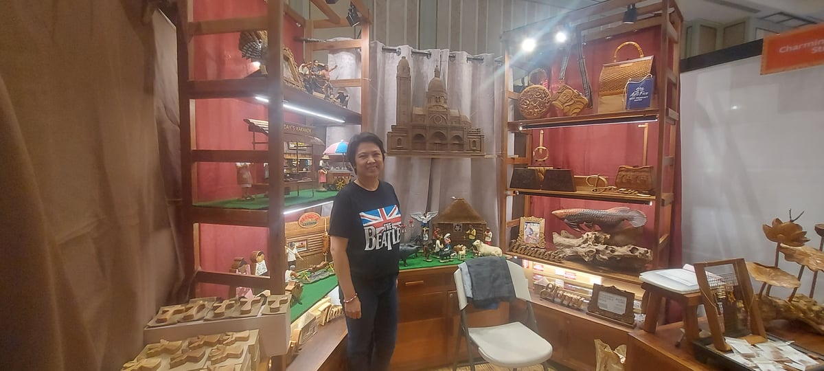 Charming Baldemor: New-generation artist continues Paete woodcarving legacy