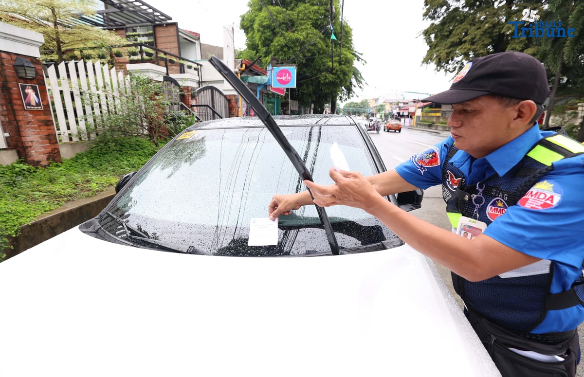 Members of the Swift Traffic Action Group (STAG) clear illegally parked vehicles along Maginhawa Street in Quezon City on Wednesday as part of the MMDA’s No Contact Apprehension Policy.