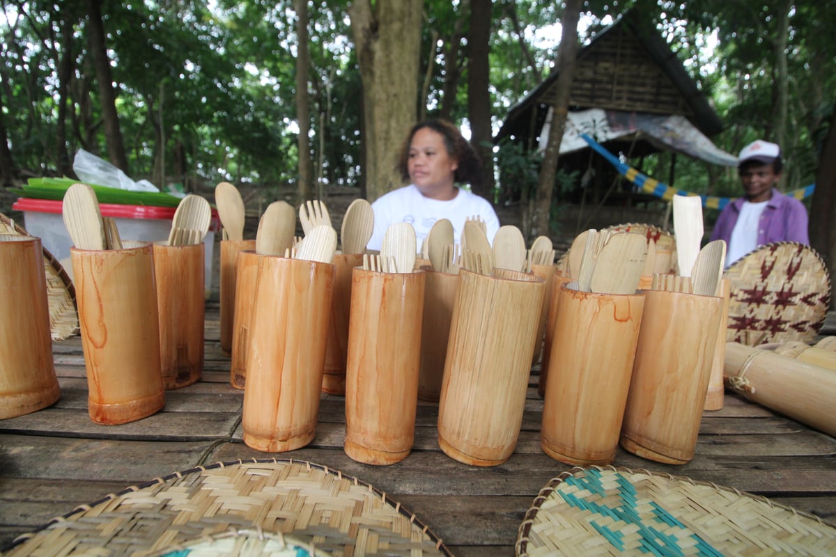 Beautiful items such as fans, utensils, and coin banks are displayed at a table at the entrance of the tree nursery of the Pastolan Village in Subic Bay Freeport on Wednesday. These beautiful crafts made from locally sourced materials were made by Aeta artisans of the Pastolan Village.