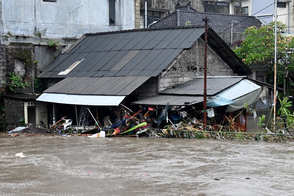 Death toll from Indonesia flash floods rises to 19