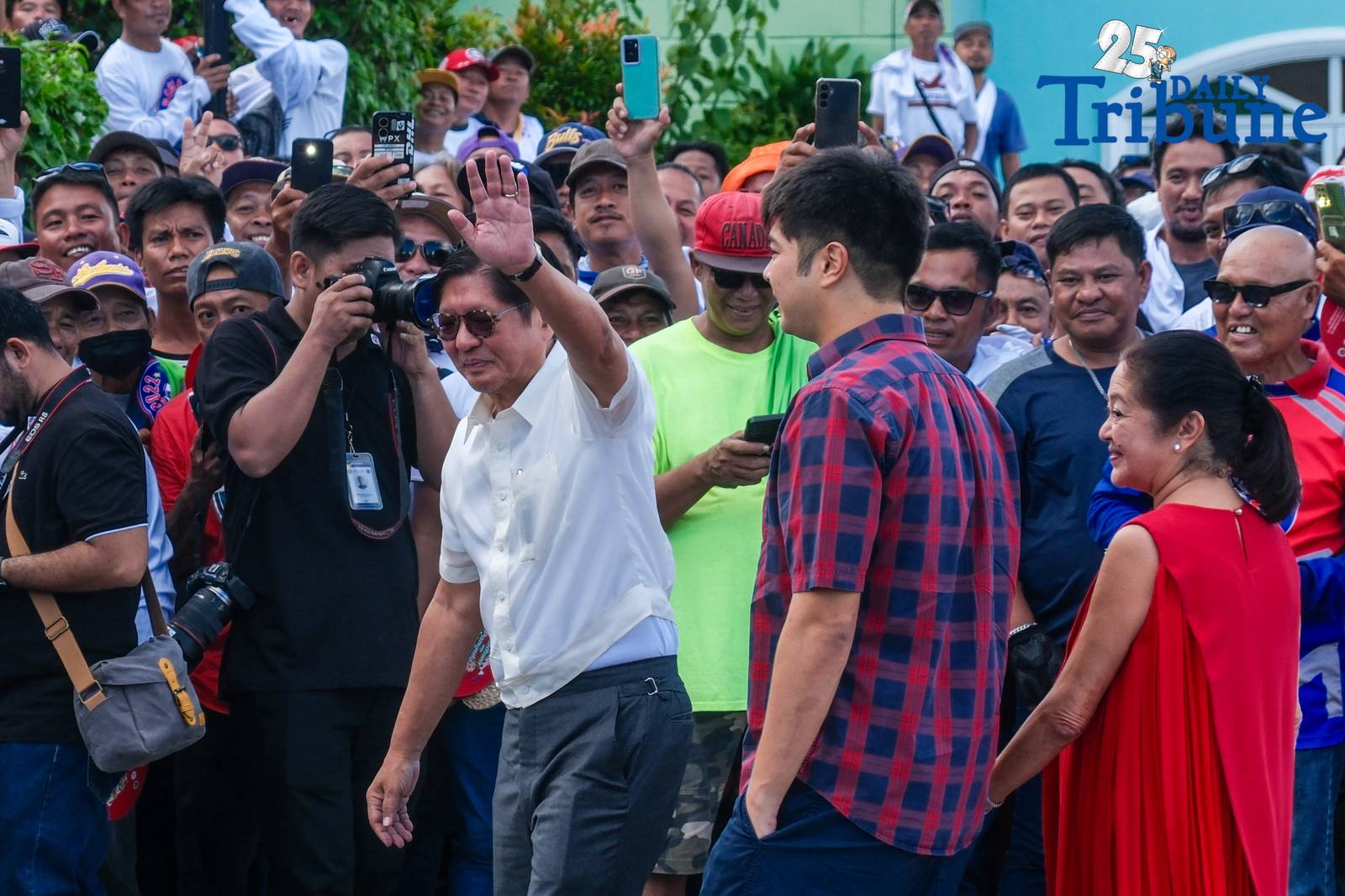 President Ferdinand R. Marcos Jr. leads the Marcos Day rites in Batac, Ilocos Norte, marking the 108th birth anniversary of the late President Ferdinand E. Marcos Sr. The First Family attended a mass, after which the president offered a wreath at the Marcos monument. 
As part of the celebration, Marcos also distributed 575 wheelchairs across the province, joined 51 birthday celebrators serenaded with the traditional Ilocano Padapadakam song, and with the First Family, sampled dishes from the Natnateng cook-off.
