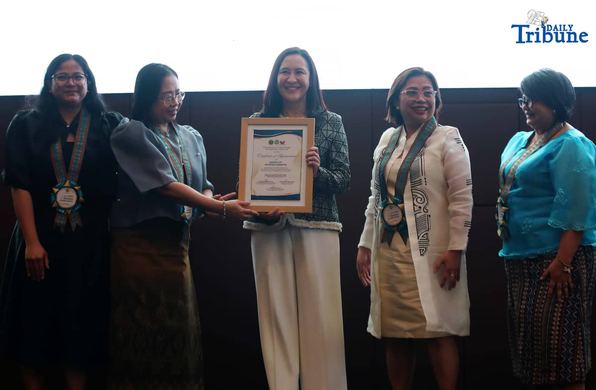(September 11 2025) Quezon City Mayor Joy Belmonte and other LGUs representatives received the award as an Outstanding LGUs in Nutrition Program Implementation and Management during the 2025 Regional Nutrition Awarding Ceremony held at Quezon City on Thursday September 11 2025. The Regional Nutrition Evaluation Team conducted an evaluation on April 22 to June 11 2025 and visited all 17 LGUs in NCR to evaluate their 2024 nutrition programs, the ceremony recognizing and celebrating the best practices and outstanding contributions in nutrition governance and community health in the region. Photo/Analy Labor