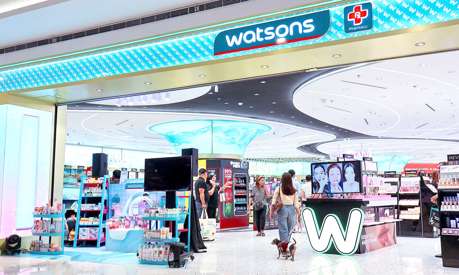Watsons MOA 7 branch highlights the Celebrate Every Body, Every Glow campaign, welcoming shoppers to discover how everyday bath rituals can bring out confidence and care.