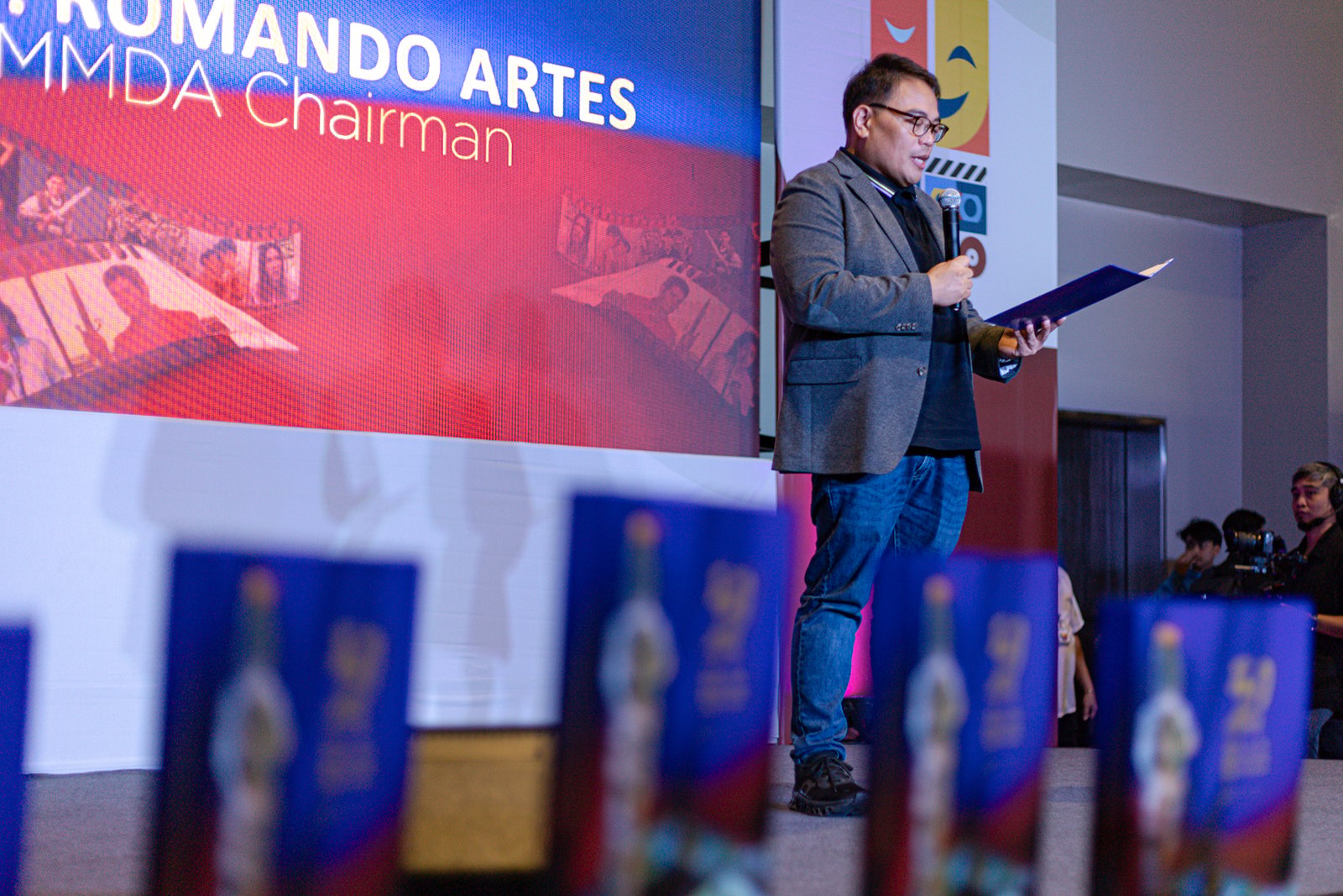 MMDA chair Atty. Don Artes formally receives the “50 Years of Metro Manila Festival” coffee table book from ABS-CBN Books president Mark Yambot during a turnover ceremony at the Manila International Book Fair 2025 in Pasay City on September 12. Multi-MMFF Best Actress winner Judy Ann Santos was also inducted into the MMFF Hall of Fame, the youngest in its 50-year history.