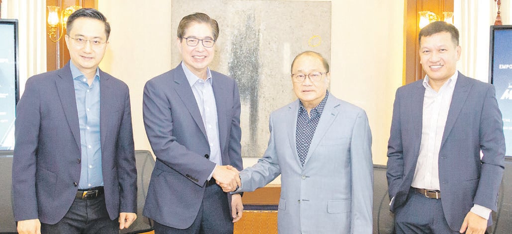 Driving impact through empowered partnerships. MPower and the Gokongwei Group signed a renewed retail electricity supply contract for its major facilities with the Meralco franchise area. Seen in the photo (from left) are Robinsons Land Corporation Executive Vice President and General Manager of Commercial Center Division Faraday D. Go, JG Summit Holdings Inc. President Lance Y. Gokongwei, Meralco Chairman and Chief Executive Officer Manuel V. Pangilinan, and Meralco First Vice President and Head of MPower Redel M. Domingo.