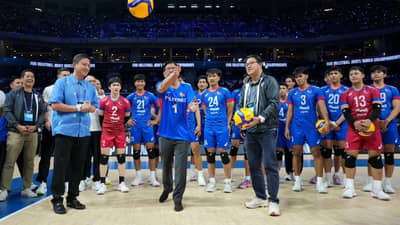 PRESIDENT Ferdinand ‘Bongbong’ Marcos Jr. kicks off the country’s hosting of the FIVB Volleyball Men’s World Championship with the ceremonial serve yesterday at the Mall of Asia Arena.