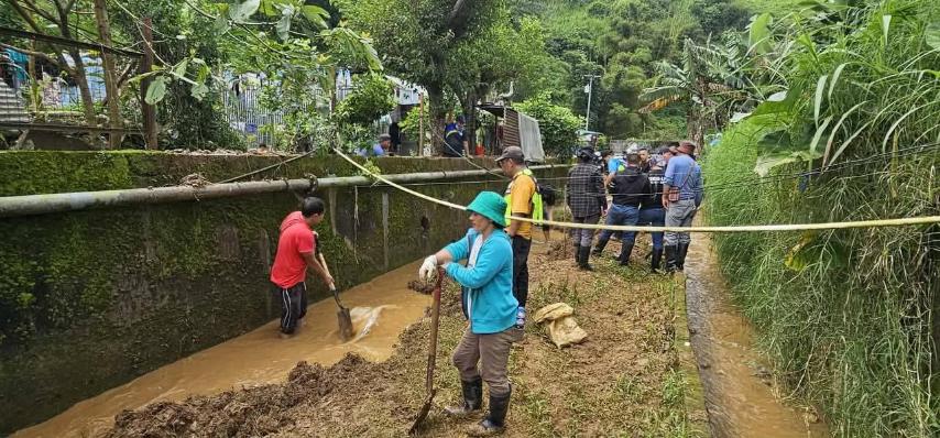 La Trinidad residents take flood control into their own hands