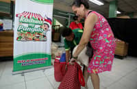 People were seen buying P20 per kilo rice at the Kadiwa Ng Pangulo store along Elliptical road in Quezon City last September 2025.
