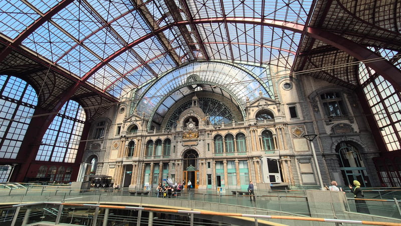 Acquainting with family and life in Belgium