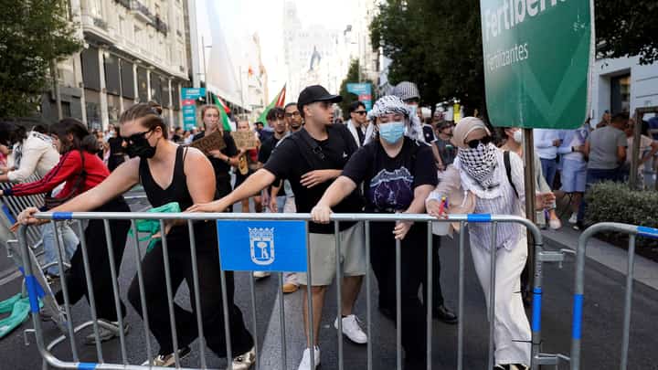 Spain's political class spars over chaotic Vuelta finale