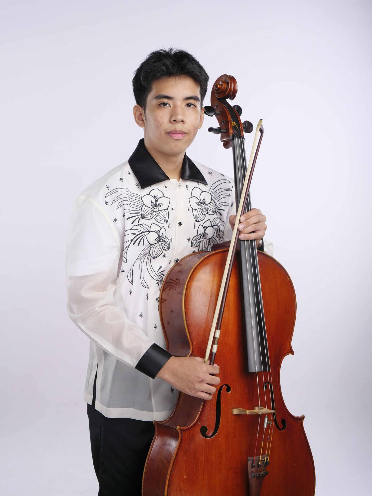 Cellist Damodar das Castillo.