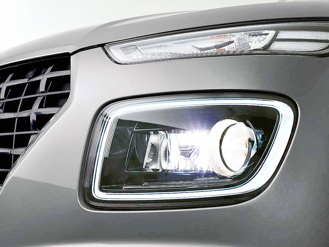 A closer look at the Venue’s headlights with a static bending function for better visibility.