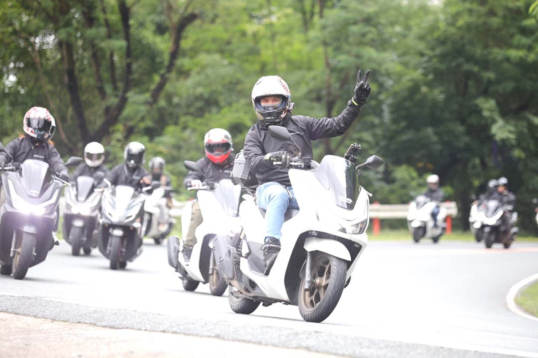 THE PCX160 convoy makes its way through Tanay’s winding roads, giving riders the chance to test comfort and control in real riding conditions.