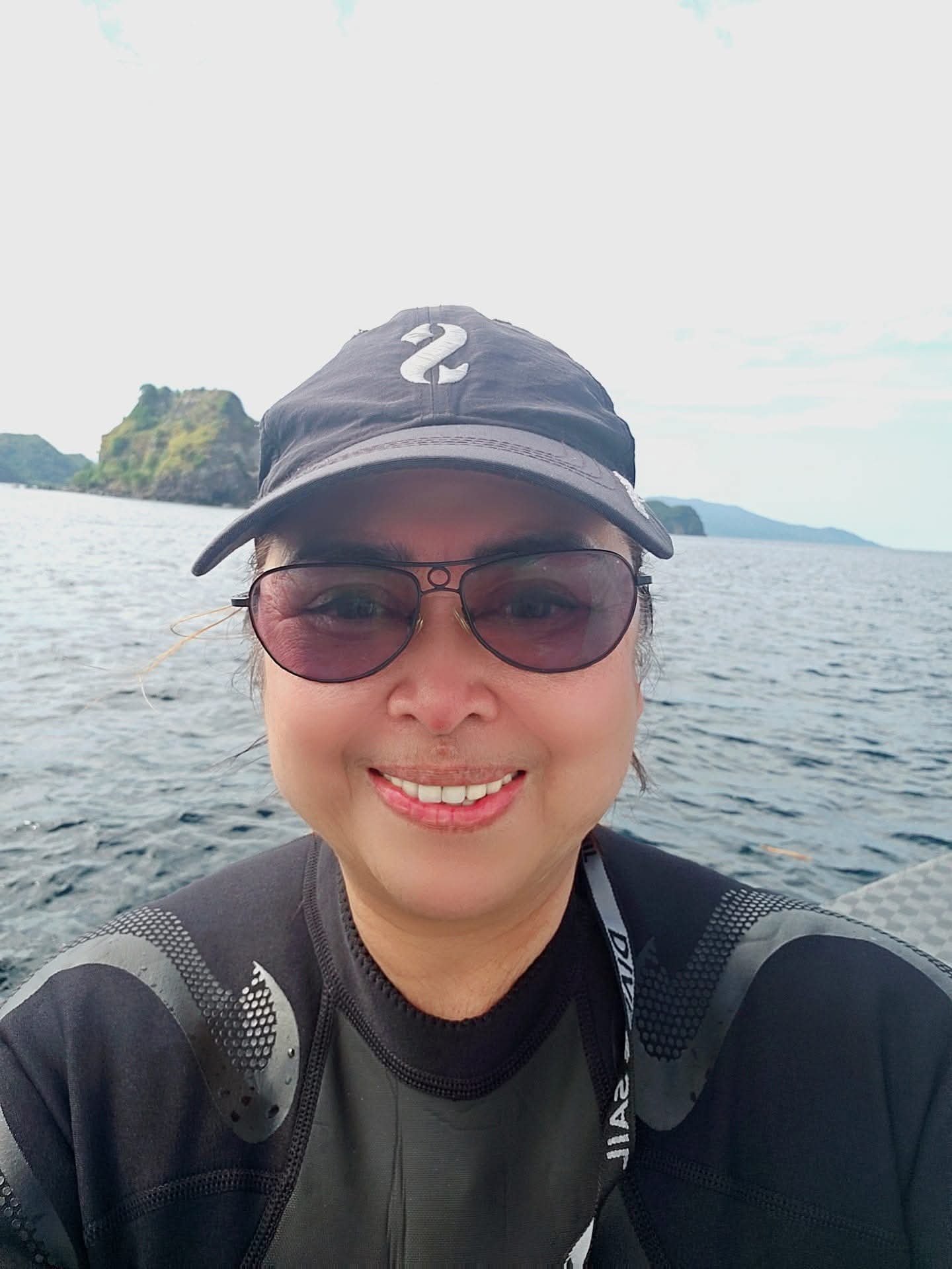 Elizabeth Oropesa reveals she 
was courted by Melanie Marquez
