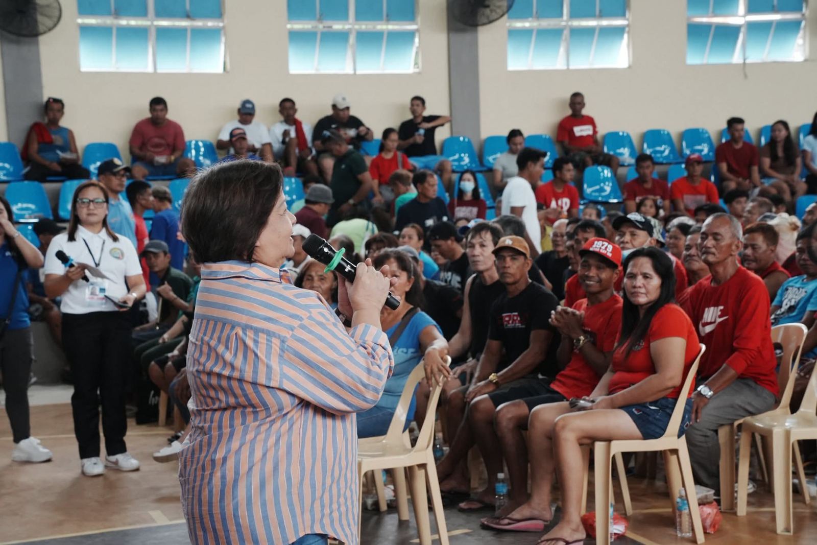 Over 2,300 Pampanga farmers get cash, food aid