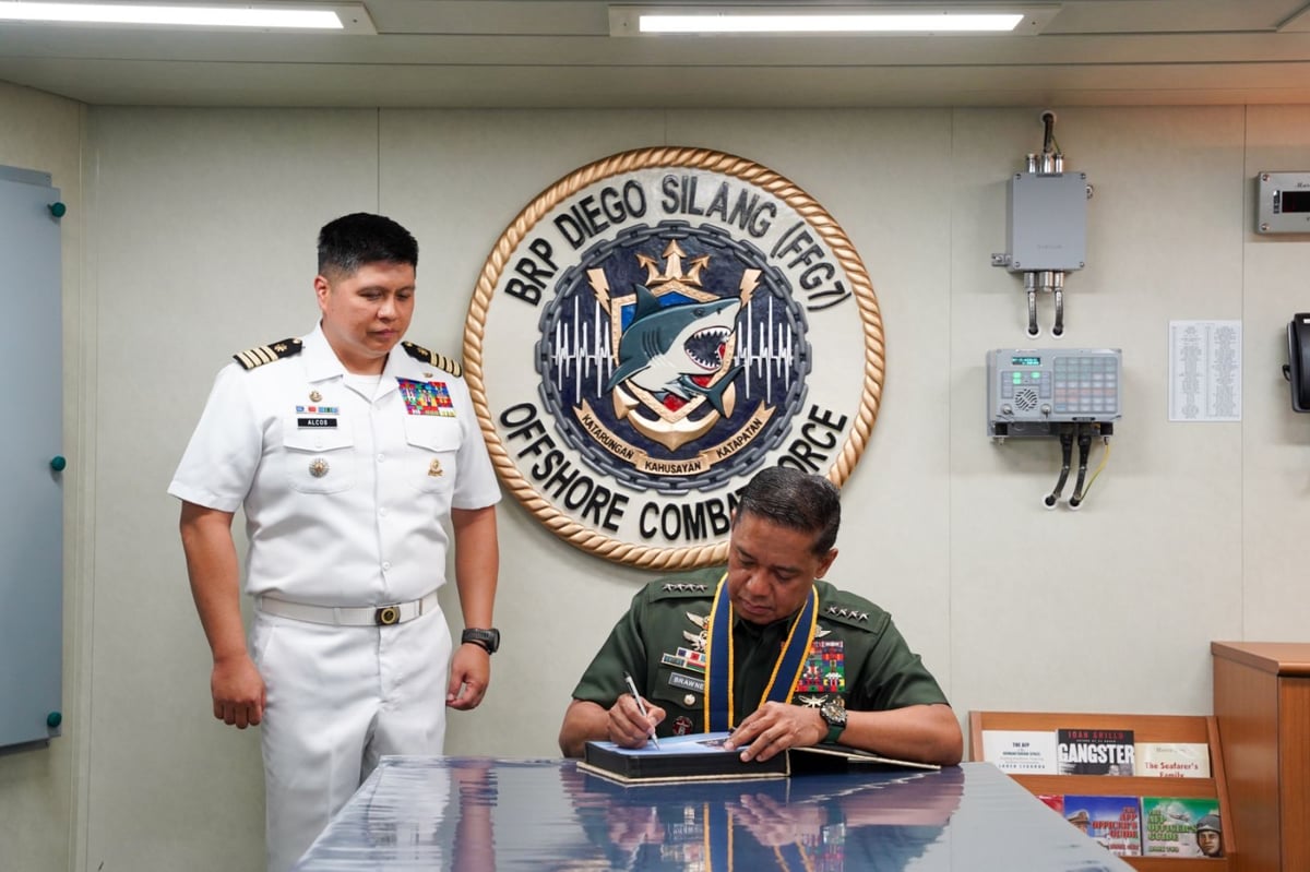 AFP Chief of Staff General Romeo S Brawner Jr. signs the guest book aboard BRP Diego Silang (FFG-07) during its arrival ceremony on September 15. (Photo by PFC Carmelotes PN(M) / PAOAFP)