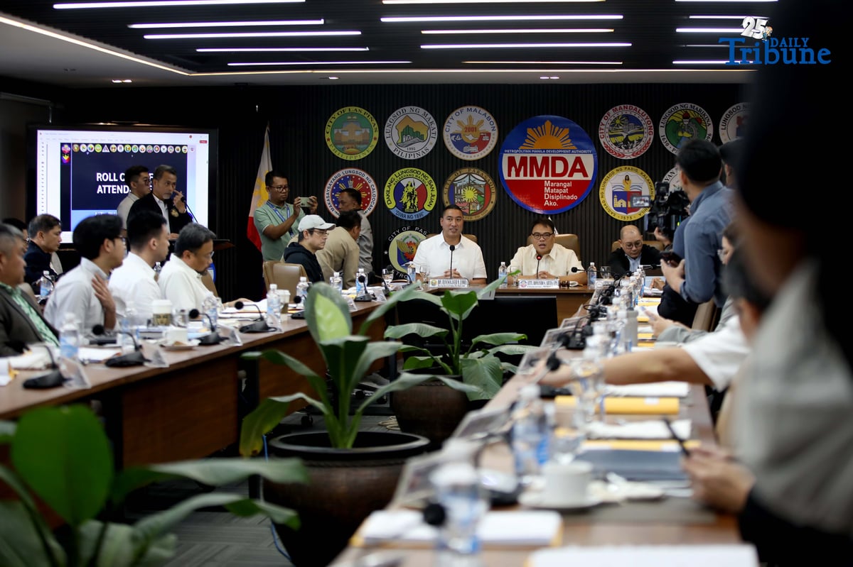 MMDA Chairman Don Artes presides over the Metro Manila Council and Regional Development Council meeting at the MMDA head office in Pasig City on Tuesday, September 16, 2025. The discussion, attended by San Juan Mayor Francis Zamora, Manila Mayor Isko Moreno, and other NCR mayors, centered on the proposed harmonization of public street parking in Metro Manila and amendments to the Anti-Littering regulation.