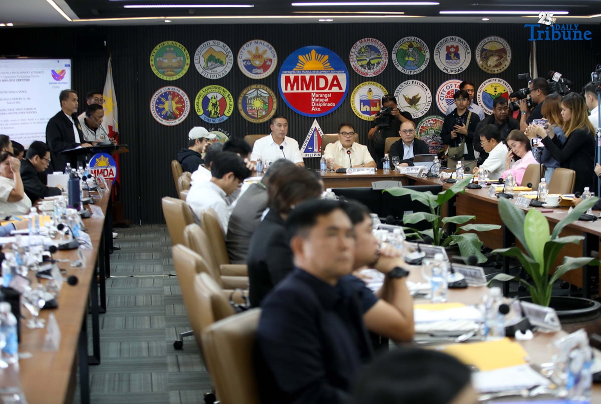 MMDA Chairman Don Artes presides over the Metro Manila Council and Regional Development Council meeting at the MMDA head office in Pasig City on Tuesday, September 16, 2025. The discussion, attended by San Juan Mayor Francis Zamora, Manila Mayor Isko Moreno, and other NCR mayors, centered on the proposed harmonization of public street parking in Metro Manila and amendments to the Anti-Littering regulation.