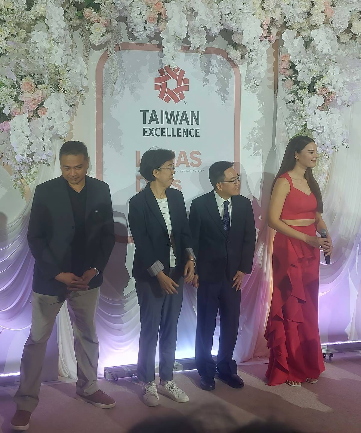 (From left) Armin Lavilla (Aropec), Josephine Shun (director of the Economic Division, TECO) and Alex Lai (director, Taiwan Trade Center, Manila).
