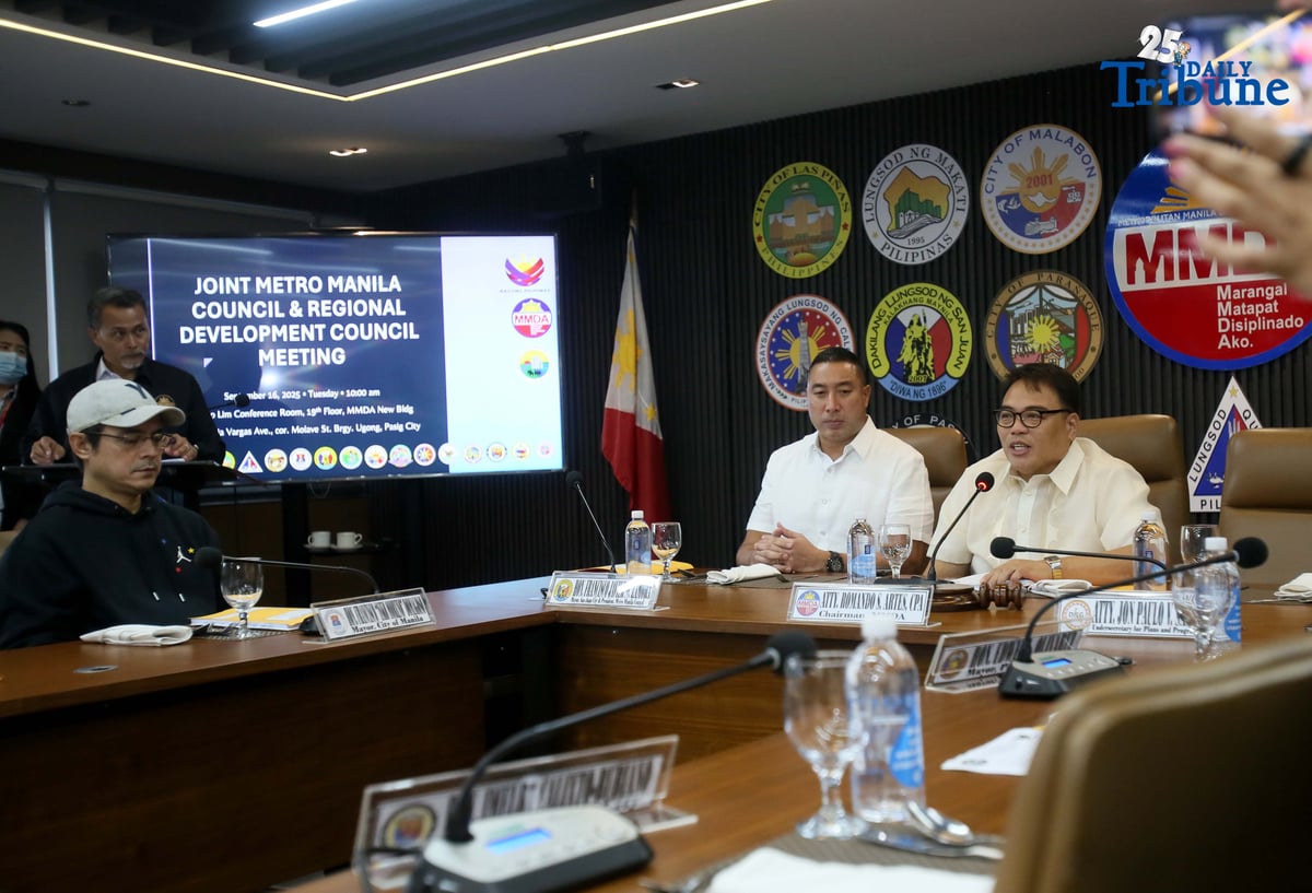 MMDA Chairman Don Artes presides over the Metro Manila Council and Regional Development Council meeting at the MMDA head office in Pasig City on Tuesday, September 16, 2025. The discussion, attended by San Juan Mayor Francis Zamora, Manila Mayor Isko Moreno, and other NCR mayors, centered on the proposed harmonization of public street parking in Metro Manila and amendments to the Anti-Littering regulation.