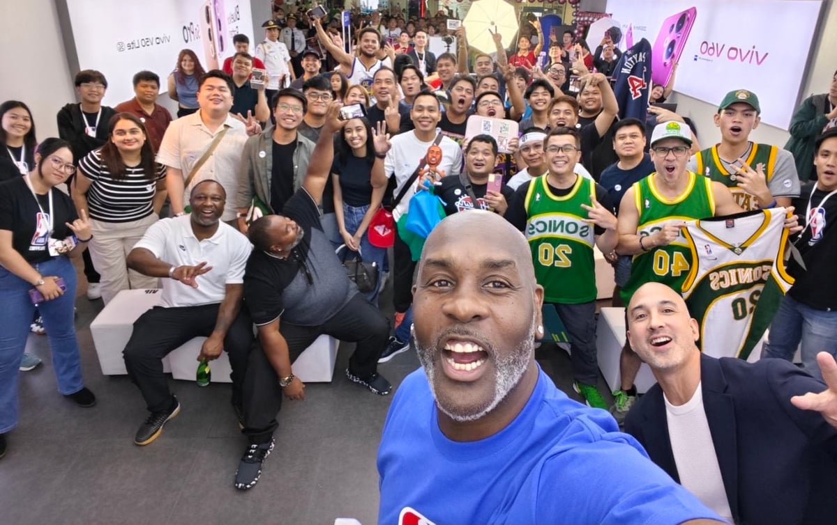 ‘The Glove’ enjoys Manila visit