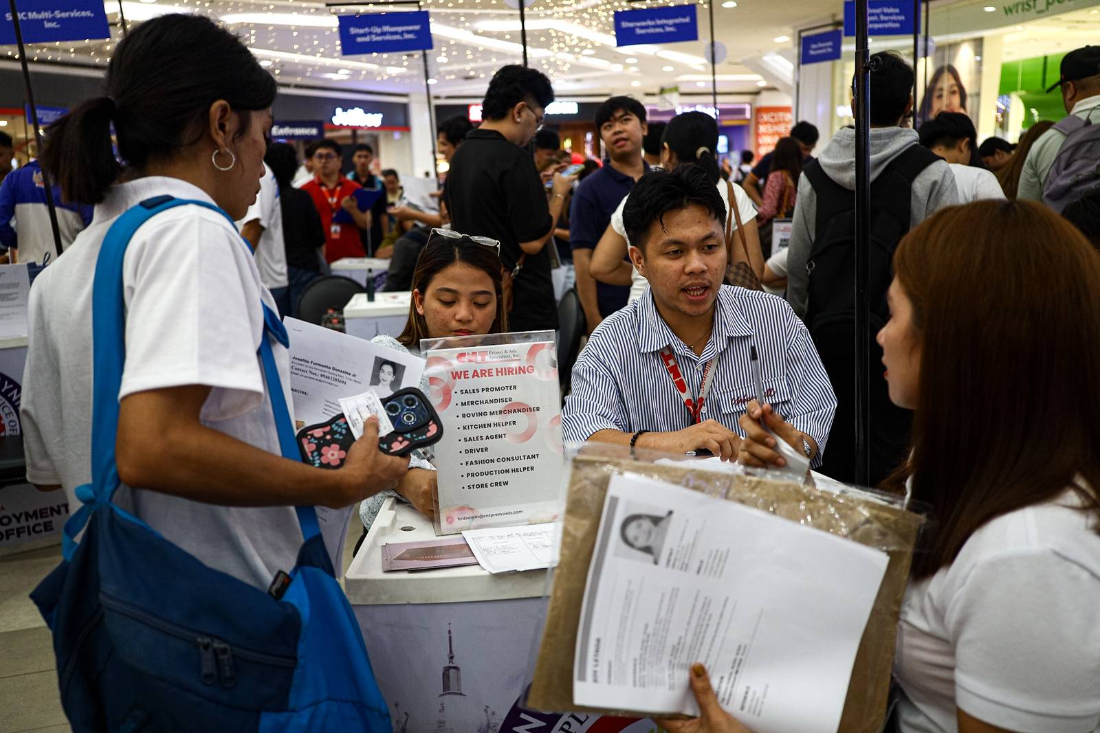 Jobseekers flock to SM San Lazaro in Manila on Wednesday, 17 September 2025, in search for work opportunities during the "Trabaho para sa Pinoys" job fair held by the mall.
Mo

Meanwhile, the Philippine Statistics Authority reported that the unemployment rate in the country climbed to 5.3 percent, or 2.59 million in July 2025, compared to 3.7 percent, or 1.95 million in June 2025.