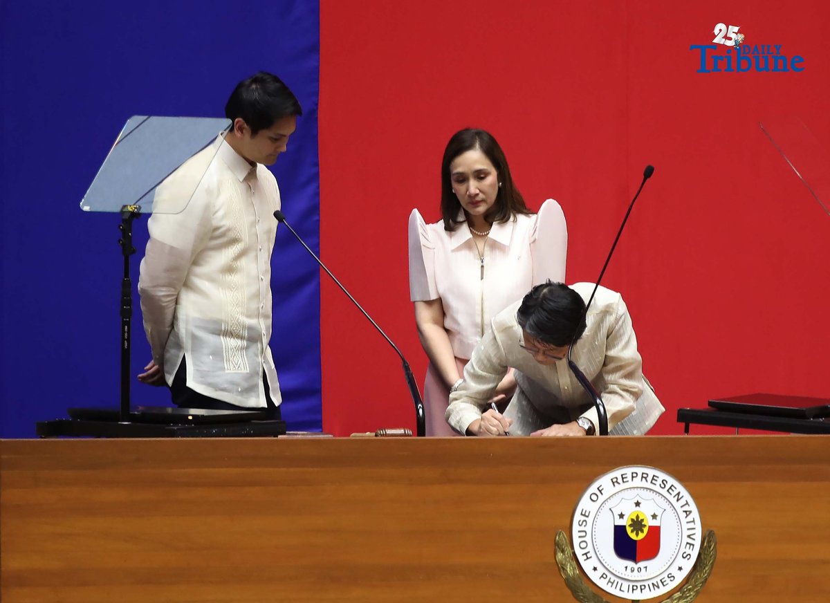 (September 17 2025) Newly elected Isabela 6th District Representative Faustino "Bojie" Dy III takes his oath as the new House Speaker of the 20th Congress on Wednesday, replacing Leyte 1st District Representative Martin Romualdez. New speaker Dy garnered a total of 253 votes from the lower chamber. Photo/Analy Labor