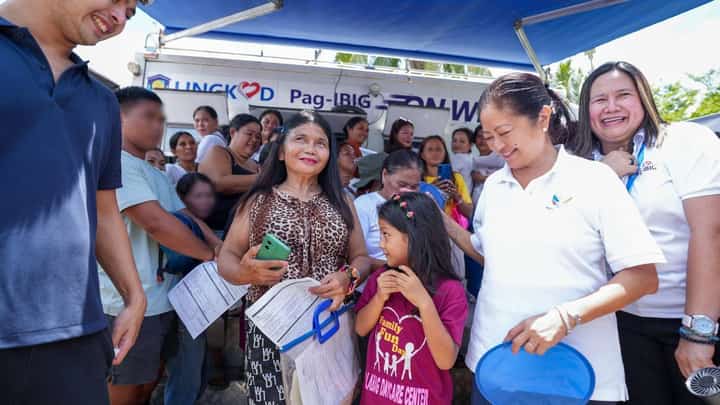 FIRST Lady Liza Araneta-Marcos brings ‘Lab for All’ — Laboratory, Consultation and Medicine for All — to Siargao Island Convention Center, Surigao del Norte on Tuesday.