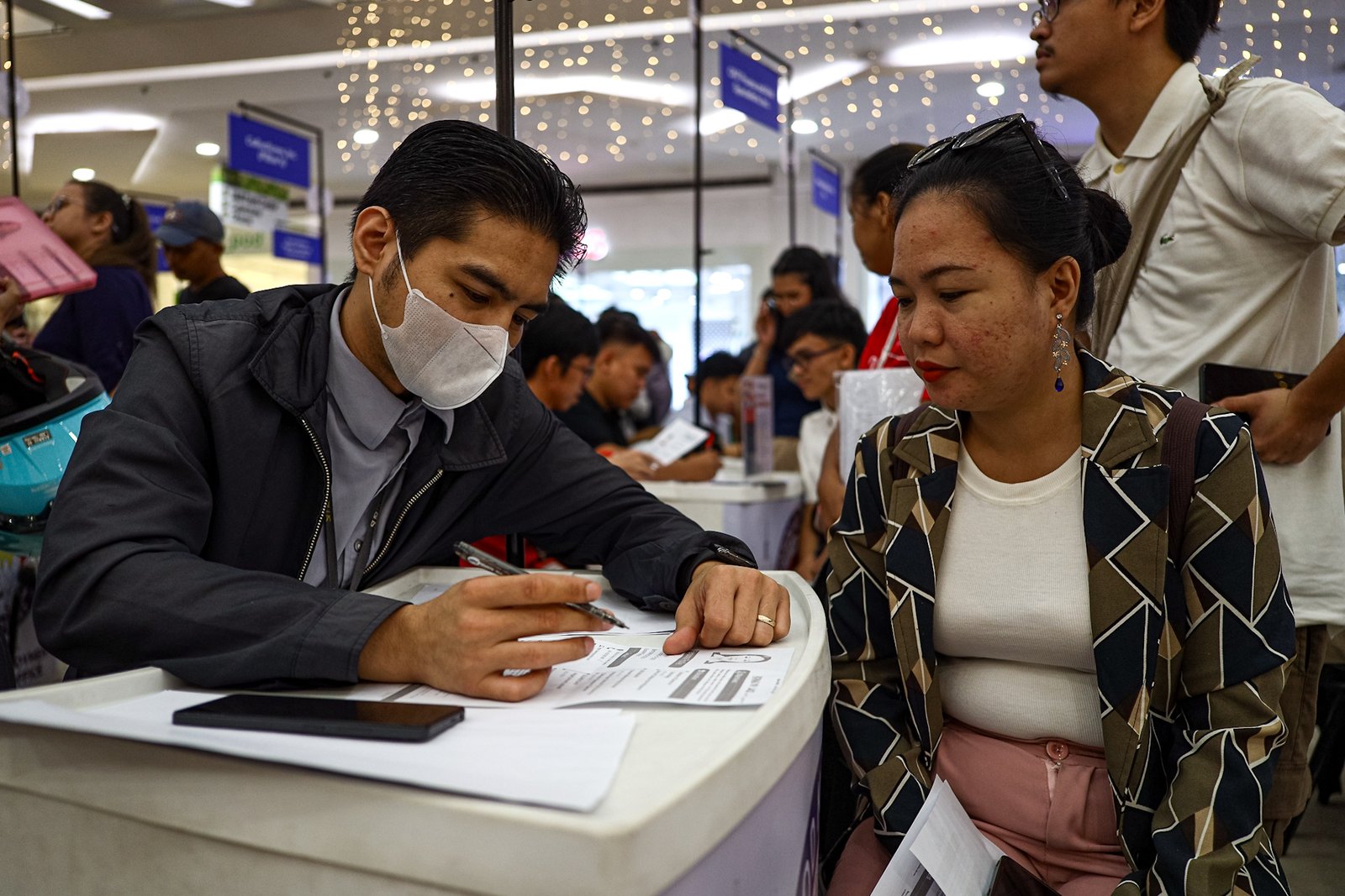 Jobseekers flock to SM San Lazaro in Manila on Wednesday, 17 September 2025, in search for work opportunities during the "Trabaho para sa Pinoys" job fair held by the mall.
Mo

Meanwhile, the Philippine Statistics Authority reported that the unemployment rate in the country climbed to 5.3 percent, or 2.59 million in July 2025, compared to 3.7 percent, or 1.95 million in June 2025.