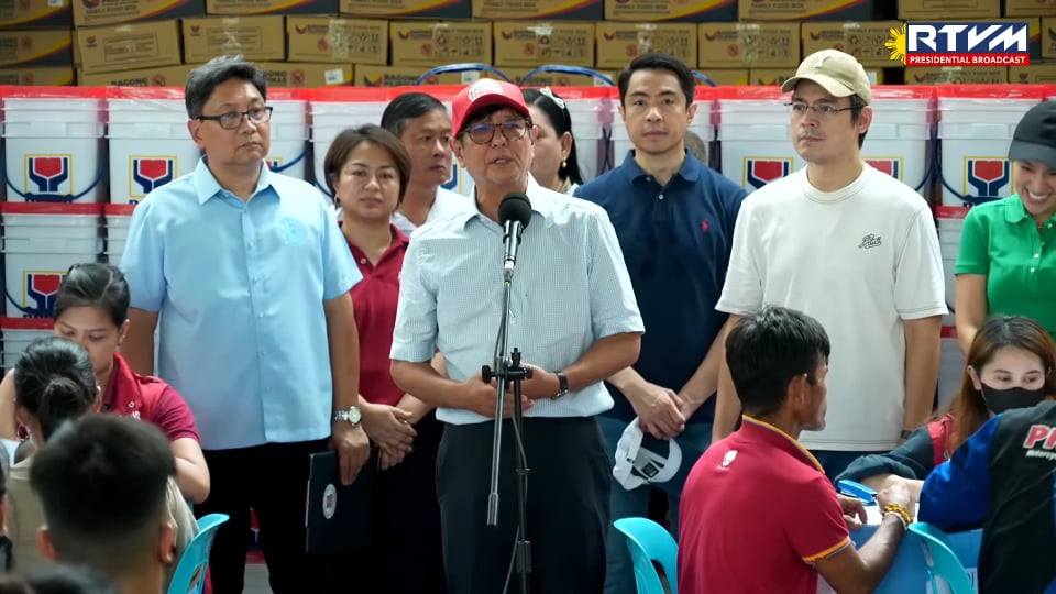 Marcos aids fire victims, inks disaster response law