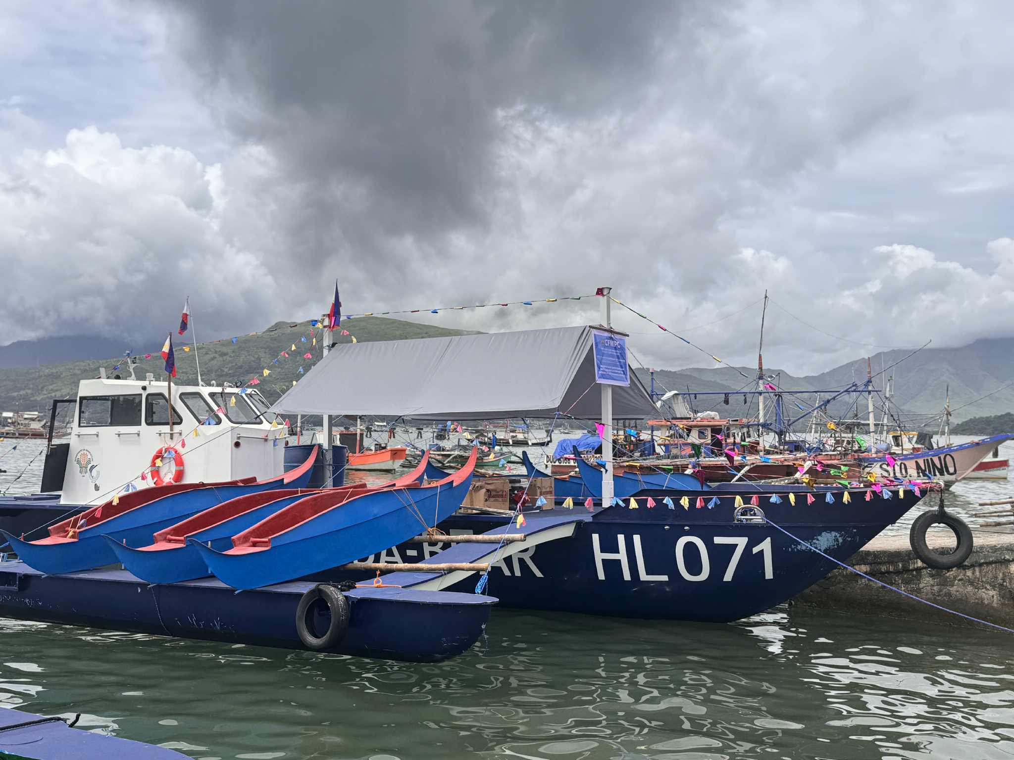 Subic and Olongapo fisherfolk receive modern vessels from BFAR