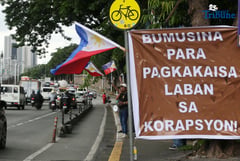 Nurses link arms vs corruption in ‘Human Chain’ protest along E. Rodriguez