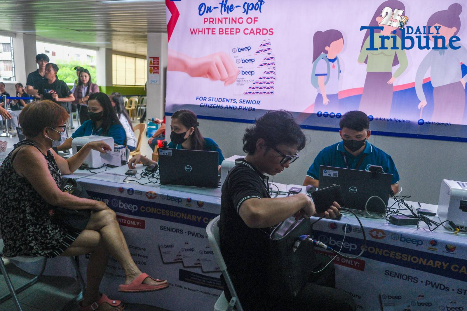 President Ferdinand Marcos Jr. and acting Transportation Secretary Giovanni Lopez launch the personalized white student Beep cards at the LRT-2 Legarda station on Saturday, 20 September 2025. 
The cards provide students a 50 percent fare discount on LRT and MRT lines as part of the government’s push to ease commuting costs and improve access to public transport.