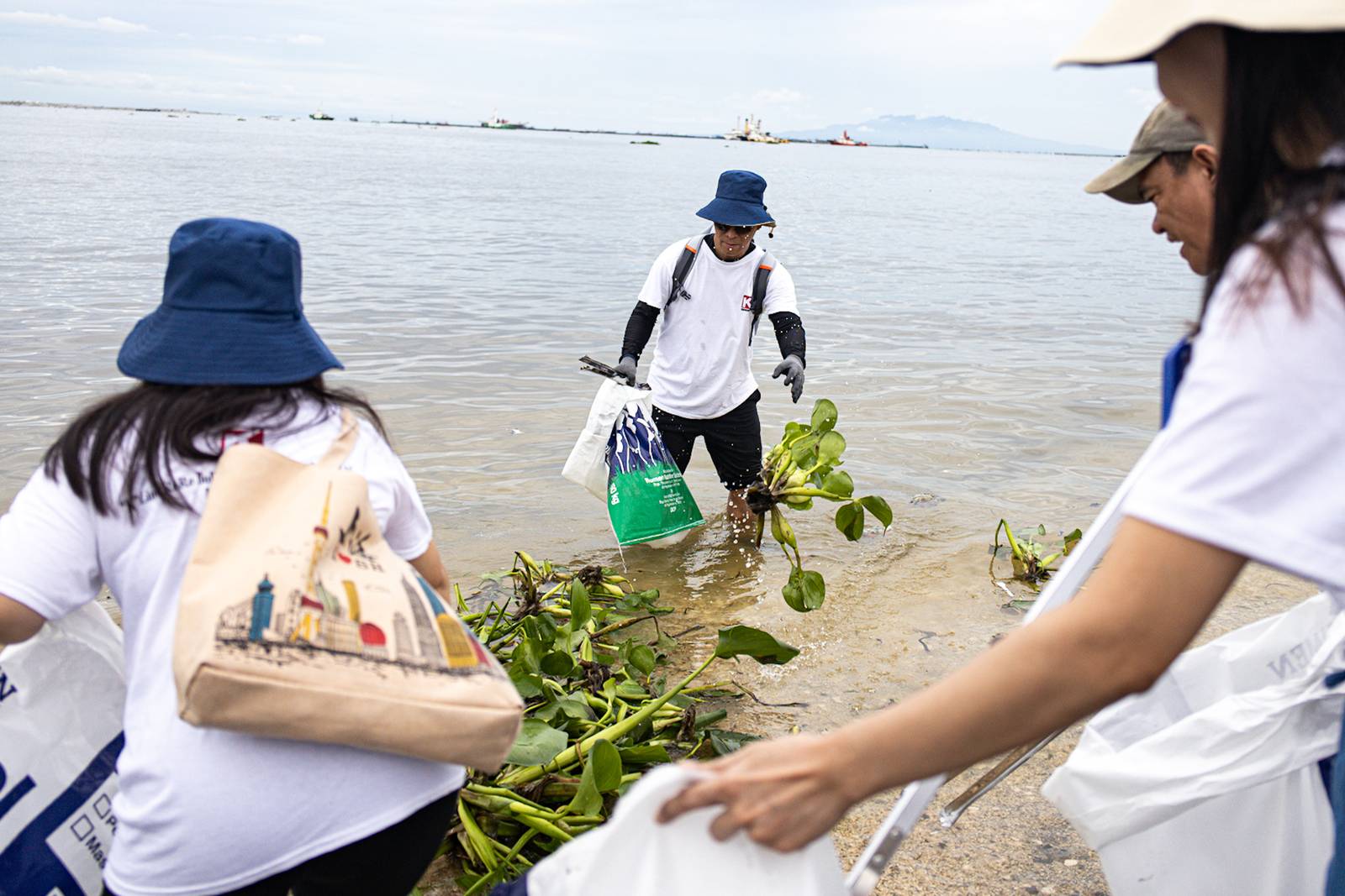 Around 4,000 volunteers pick up trash floating in and around the dolomite beach in Manila Bay on Saturday, 20 September 2025, in observance of International Coastal Clean-Up Day.