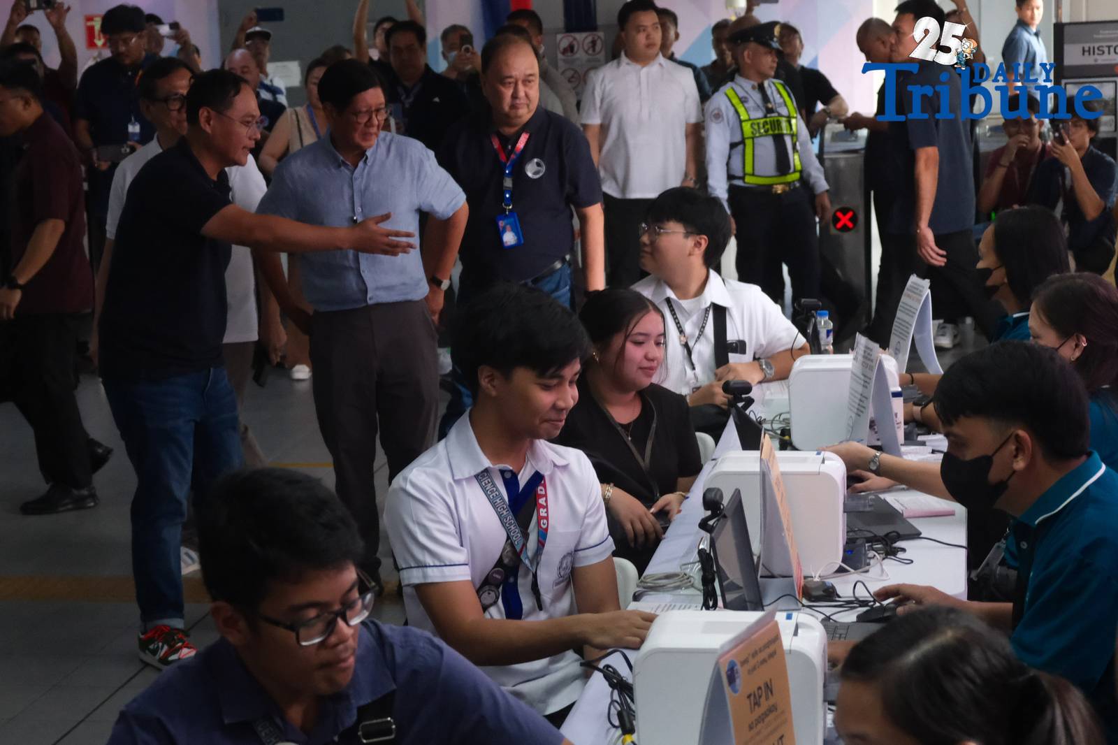 President Ferdinand Marcos Jr. and acting Transportation Secretary Giovanni Lopez launch the personalized white student Beep cards at the LRT-2 Legarda station on Saturday, 20 September 2025. 
The cards provide students a 50 percent fare discount on LRT and MRT lines as part of the government’s push to ease commuting costs and improve access to public transport.