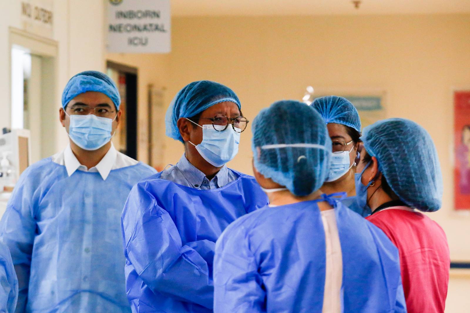 President Ferdinand “Bongbong” Marcos Jr. inspects the Zero Balance Billing program at Dr. Jose Fabella Memorial Hospital in Sta. Cruz, Manila, on 20 September 2025. During the visit, Marcos announced that the government will return P60 billion to PhilHealth to expand services and strengthen the state insurer’s operations.