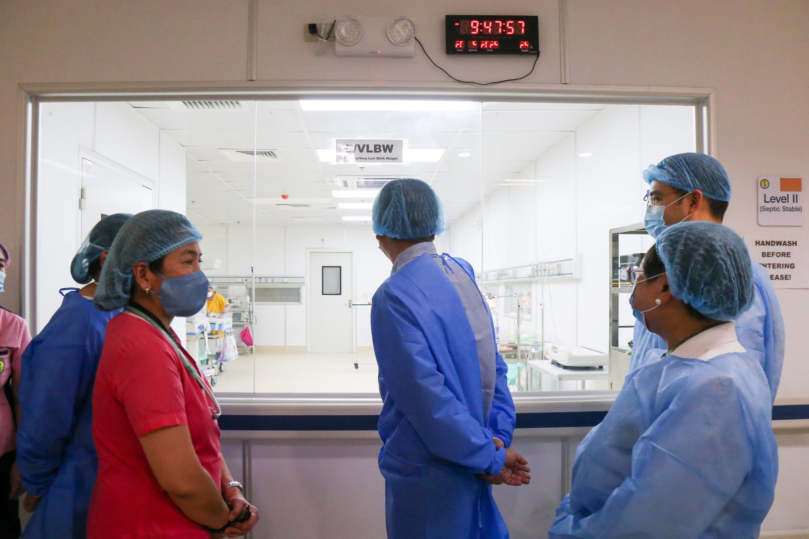 President Ferdinand “Bongbong” Marcos Jr. inspects the Zero Balance Billing program at Dr. Jose Fabella Memorial Hospital in Sta. Cruz, Manila, on 20 September 2025. During the visit, Marcos announced that the government will return P60 billion to PhilHealth to expand services and strengthen the state insurer’s operations.