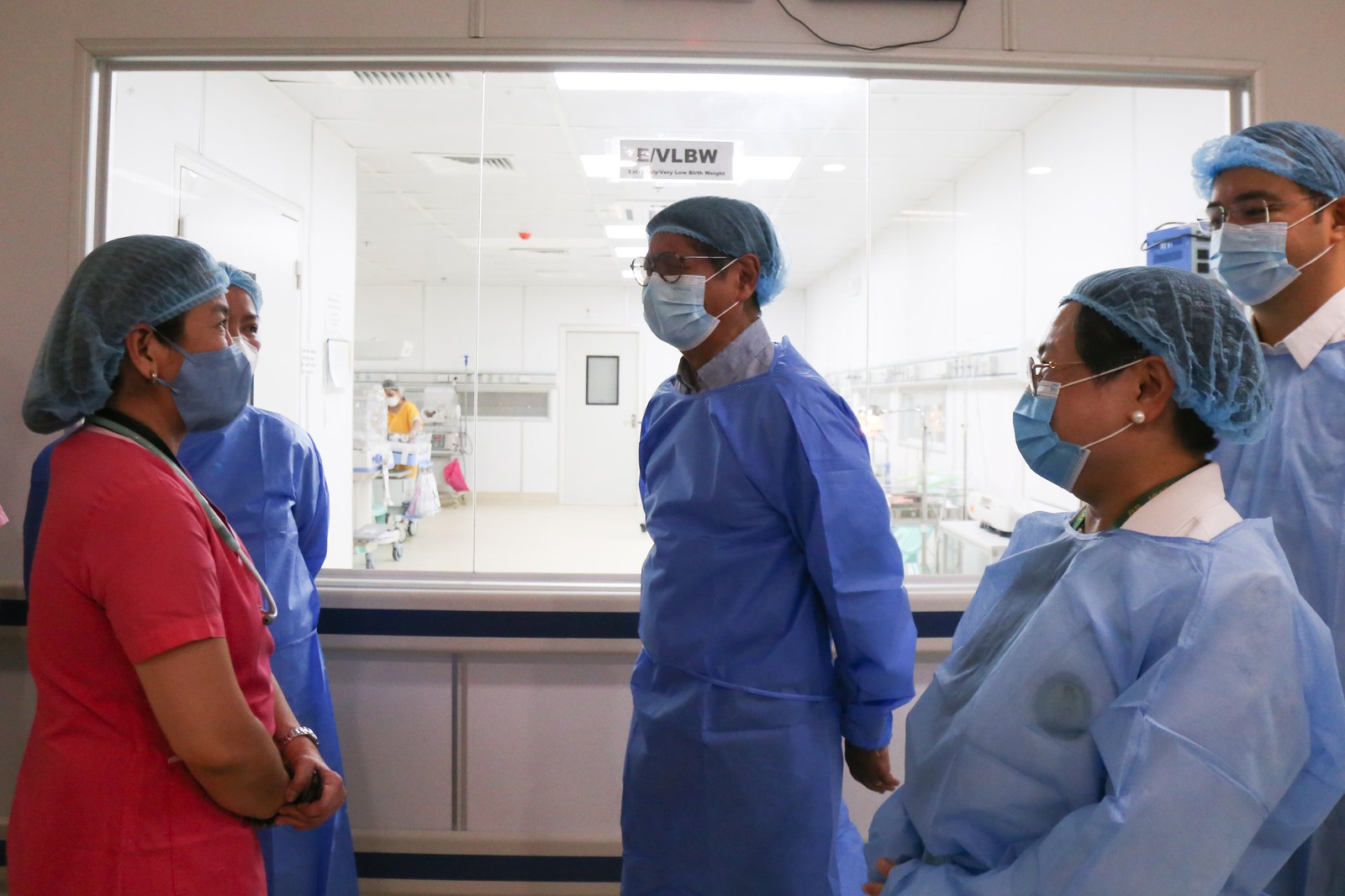 President Ferdinand “Bongbong” Marcos Jr. inspects the Zero Balance Billing program at Dr. Jose Fabella Memorial Hospital in Sta. Cruz, Manila, on 20 September 2025. During the visit, Marcos announced that the government will return P60 billion to PhilHealth to expand services and strengthen the state insurer’s operations.