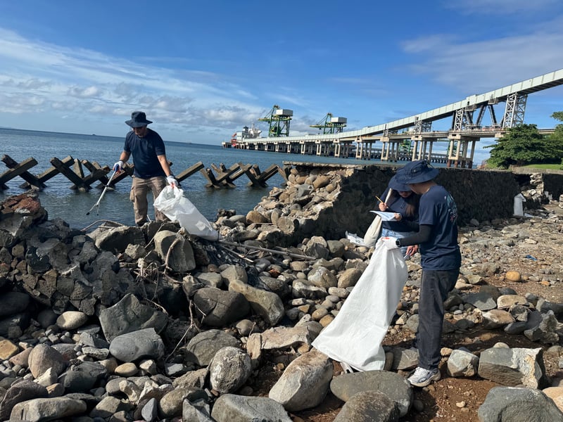 AboitizPower volunteers collect 315 kilos of marine debris in Bataan clean-up