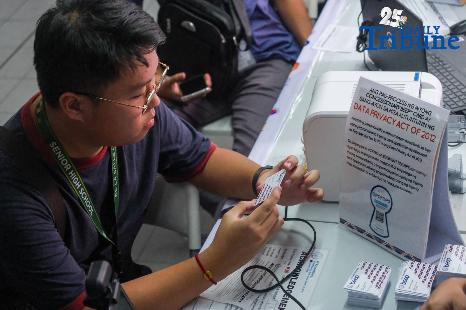 President Ferdinand Marcos Jr. and acting Transportation Secretary Giovanni Lopez launch the personalized white student Beep cards at the LRT-2 Legarda station on Saturday, 20 September 2025. 
The cards provide students a 50 percent fare discount on LRT and MRT lines as part of the government’s push to ease commuting costs and improve access to public transport.