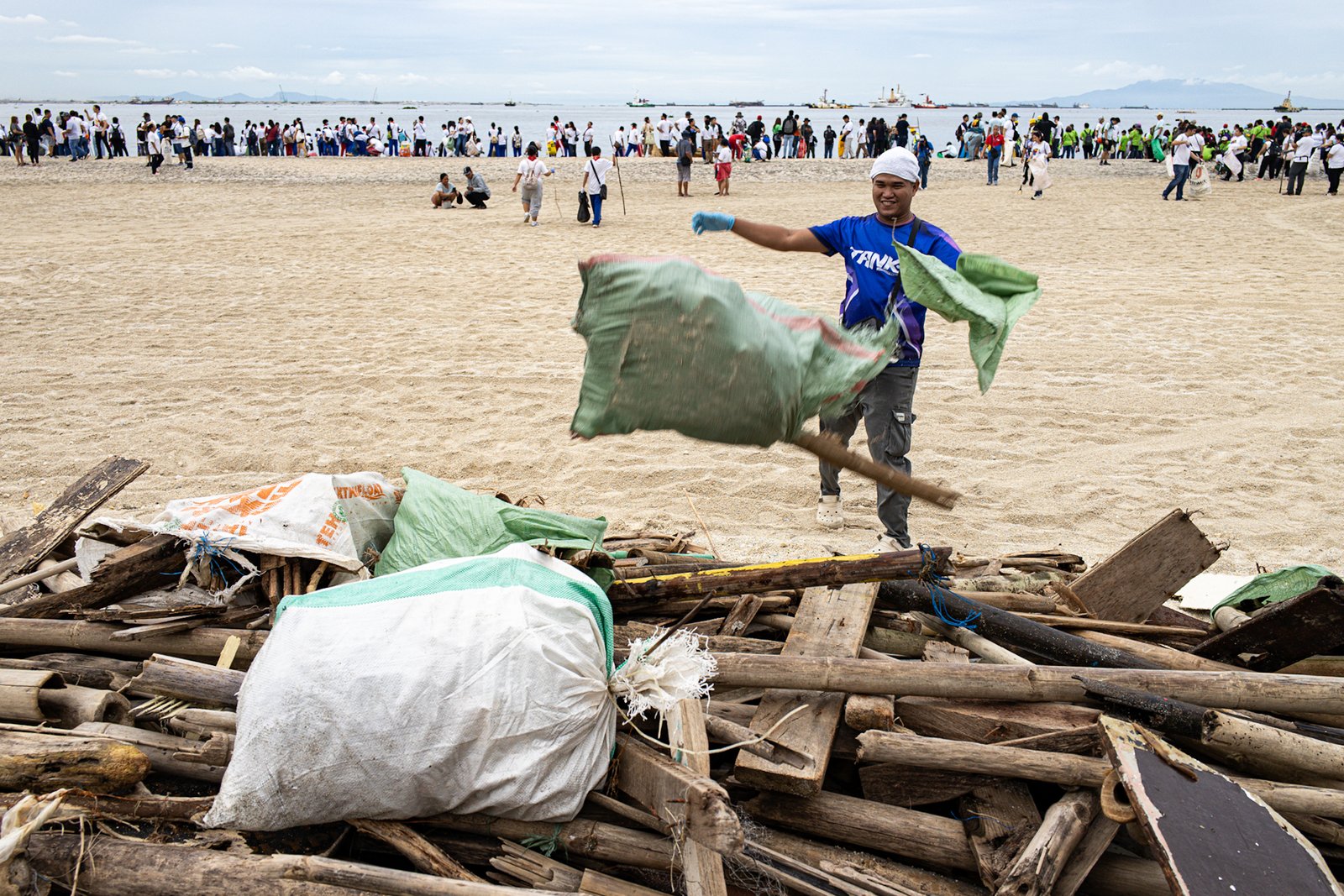 Around 4,000 volunteers pick up trash floating in and around the dolomite beach in Manila Bay on Saturday, 20 September 2025, in observance of International Coastal Clean-Up Day.