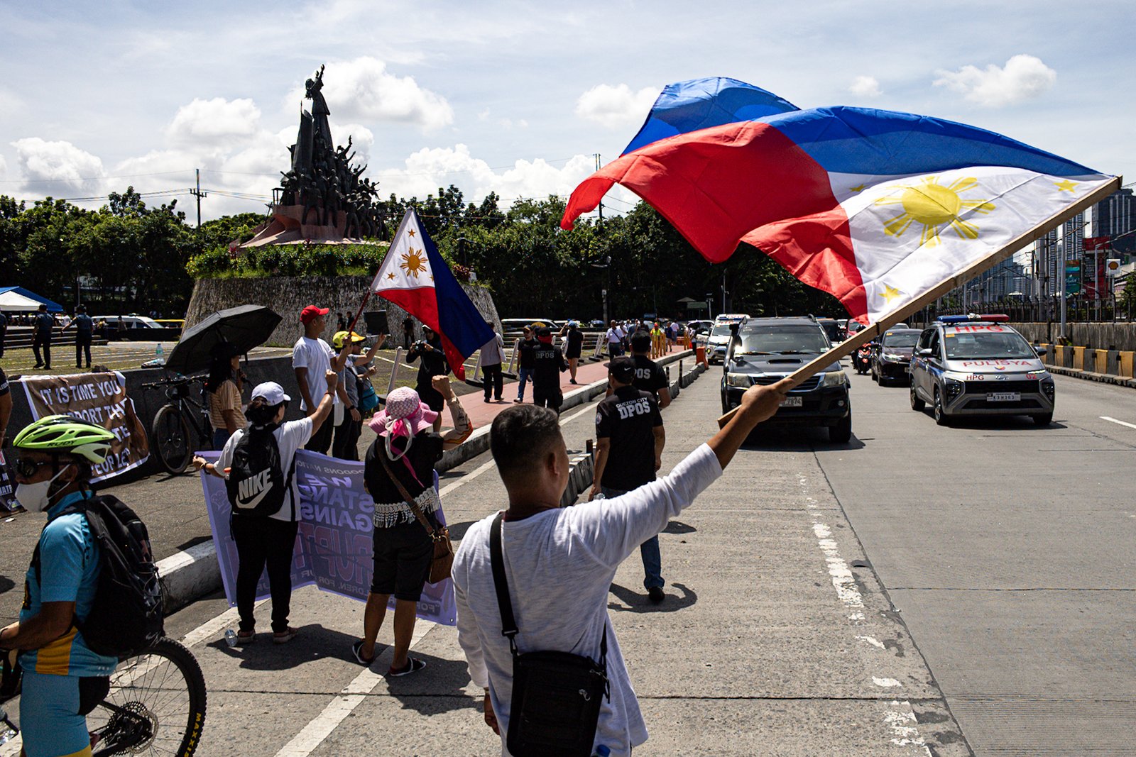 Thousands of Filipinos took to the streets of EDSA in Quezon City  to voice their concerns over multi-billion peso government corruption scandals on Sunday, 21 September 2025. 

The Philippine National Police reported an estimated crowd of 15,000 participants by 4 p.m., all calling for government accountability and reform.