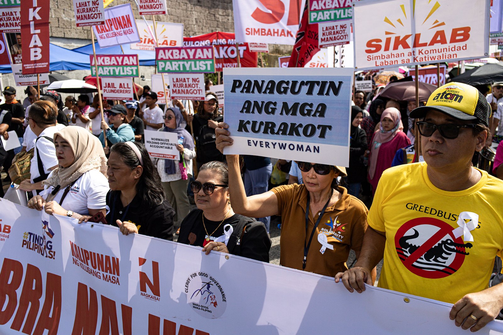 Thousands of Filipinos took to the streets of EDSA in Quezon City  to voice their concerns over multi-billion peso government corruption scandals on Sunday, 21 September 2025. 

The Philippine National Police reported an estimated crowd of 15,000 participants by 4 p.m., all calling for government accountability and reform.
