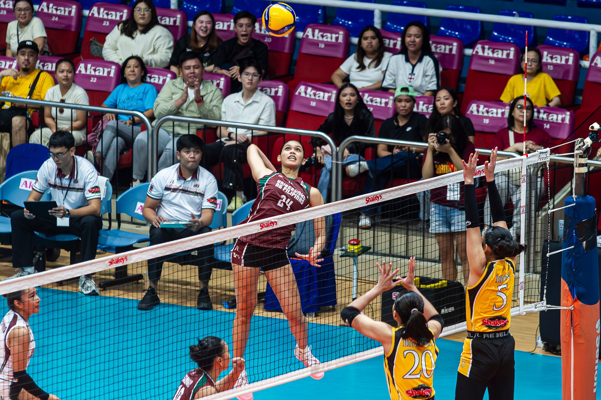 Arellano, UP avert meltdown