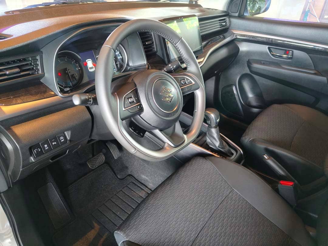 DRIVER’s area with the updated instrument cluster and 10-inch touchscreen.