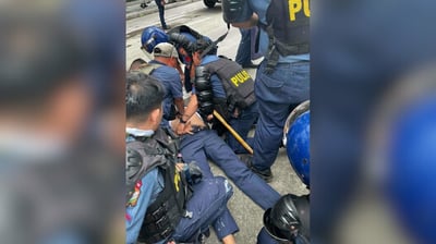Daily Tribune fotog performs CPR on stricken cop