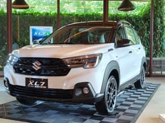 Suzuki XL7 Hybrid goes black