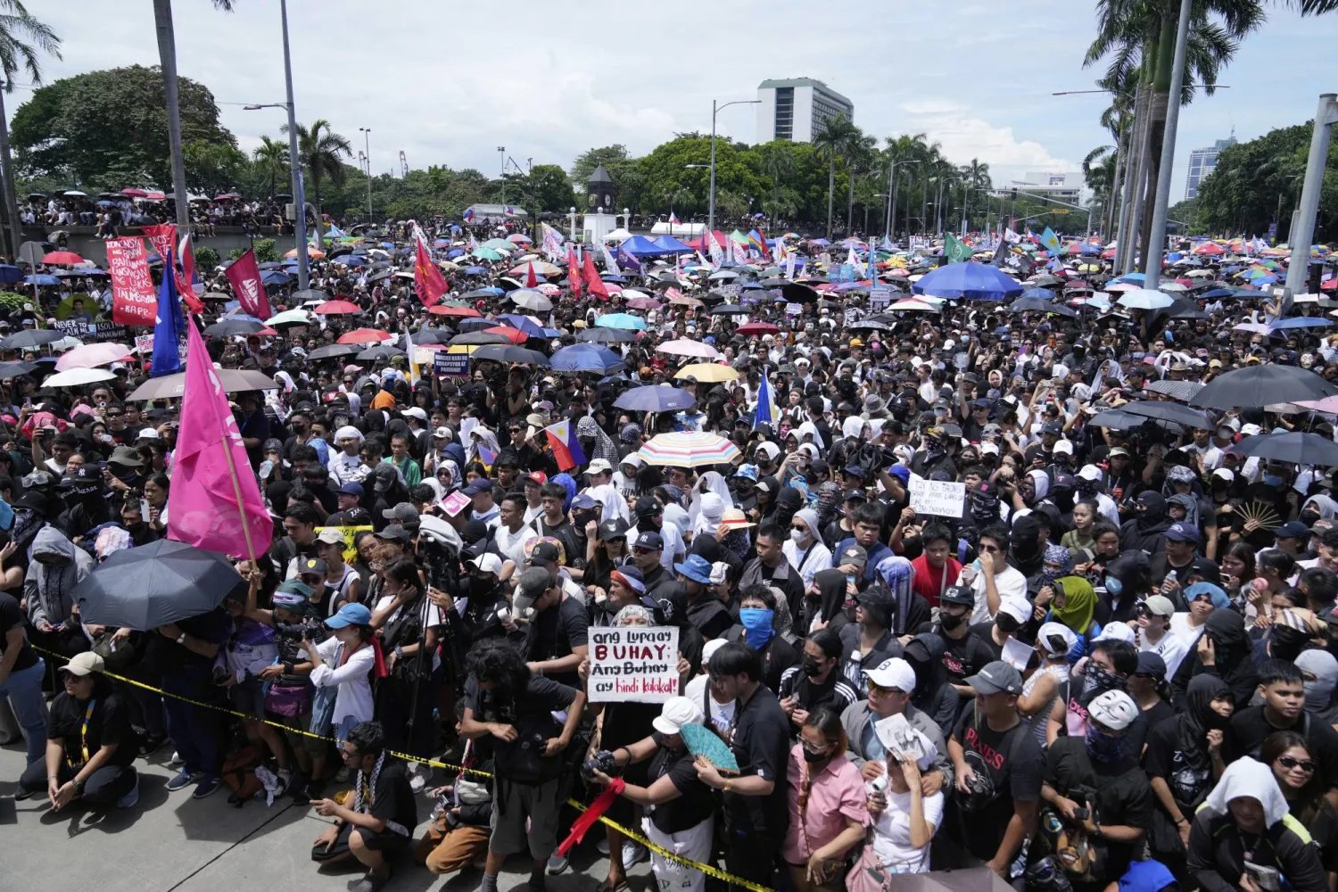 Barangay official blocks rallyists from using park