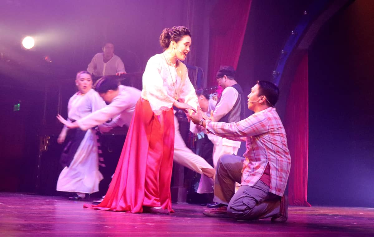 Secret lovers Julia (Lance Reblando) and Tenyong (Gio Gahol).